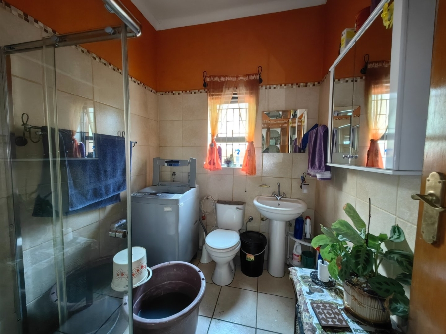 6 Bedroom Property for Sale in Glenlilly Western Cape